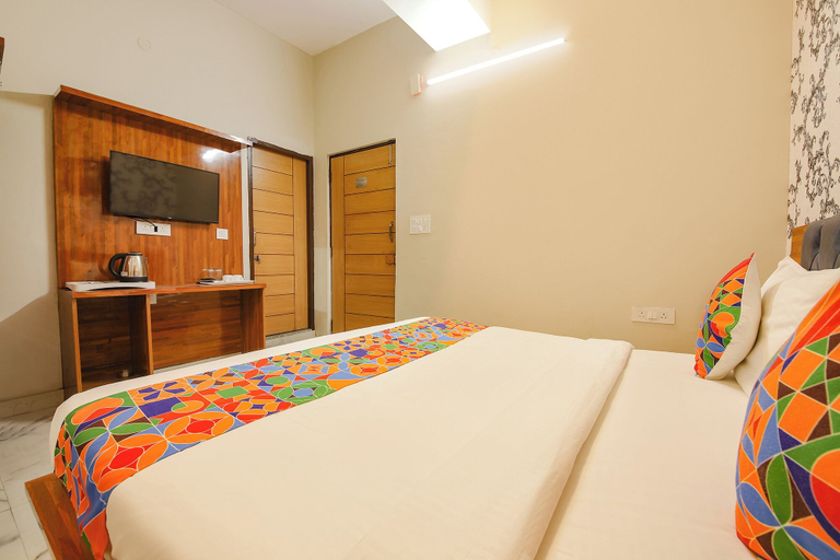 Room 2, Fabhotel Rudra, Dehradun