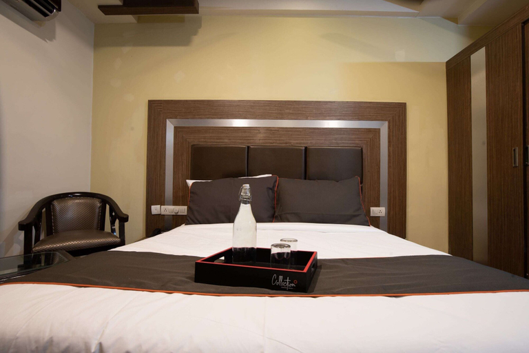 Room 5, Hotel O DG College Chelambra, Malappuram