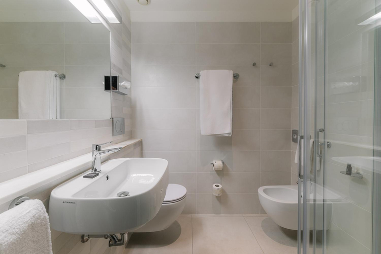 Bathroom 4, Hotel King, Monza and Brianza