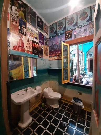 Bathroom, Art Hostel Casa Chaman, Valparaíso