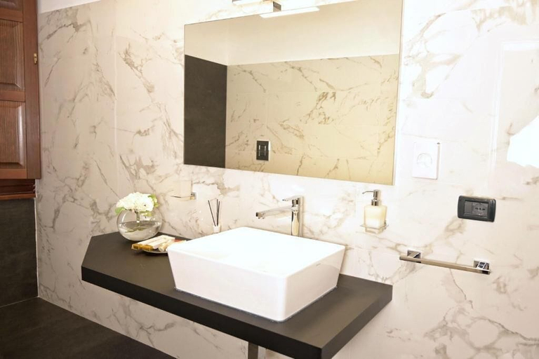 Bathroom 5, Palace Eight Suites & Spa, Cosenza