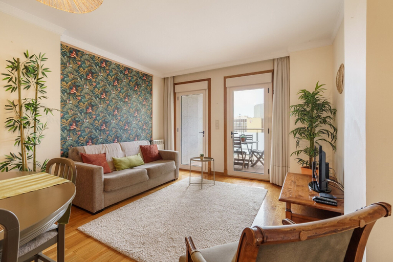 Room 4, Sunny Beachside Escape by Minho s Guest, Póvoa de Varzim