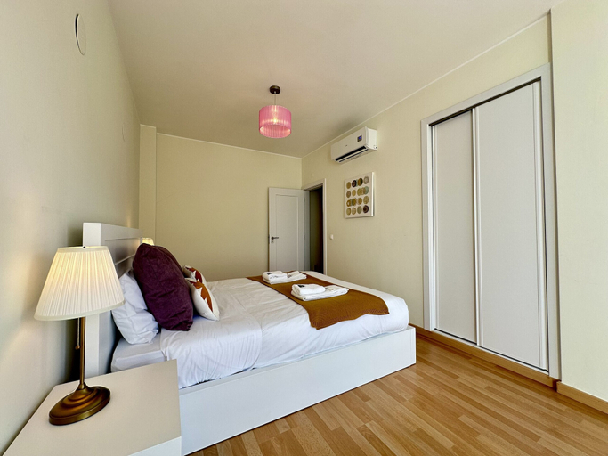 Room 5, Quarteira Deluxe With Pool by Homing, Loulé