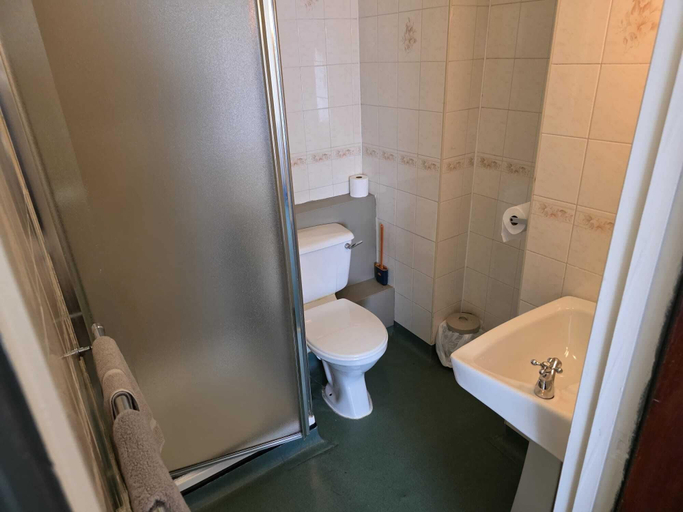 Bathroom 3, The Linden Tree, Gloucestershire