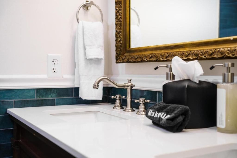 Bathroom 4, Green Trails Inn, Orange