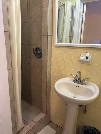 Bathroom 4, Bedford Motel, Bedford