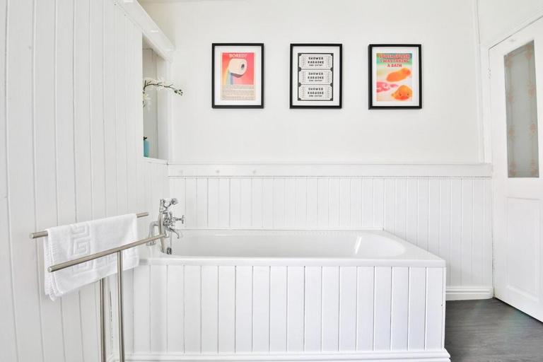 Bathroom 3, Stunning 2 Bedroom Cardiff Bay House, Cardiff