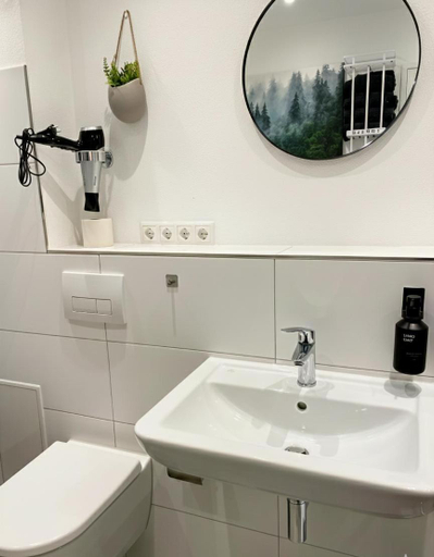 4, 1,5-Zimmer, Top ausgestattet, 4 Pers, Souterrain, Self Check-in, Parkplatz, Netflix & Amazon Prime, Rosenheim