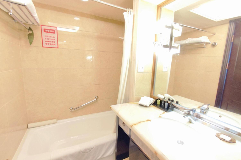 Bathroom 4, Wuhan Ramada Plaza Tian Lu Hotel, Wuhan