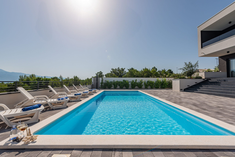 Pool 5, Villa Ruby Rose, Ražanac