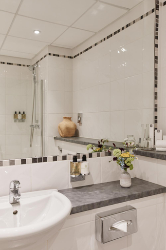 Bathroom 5, St. Pierre Park Hotel & Golf