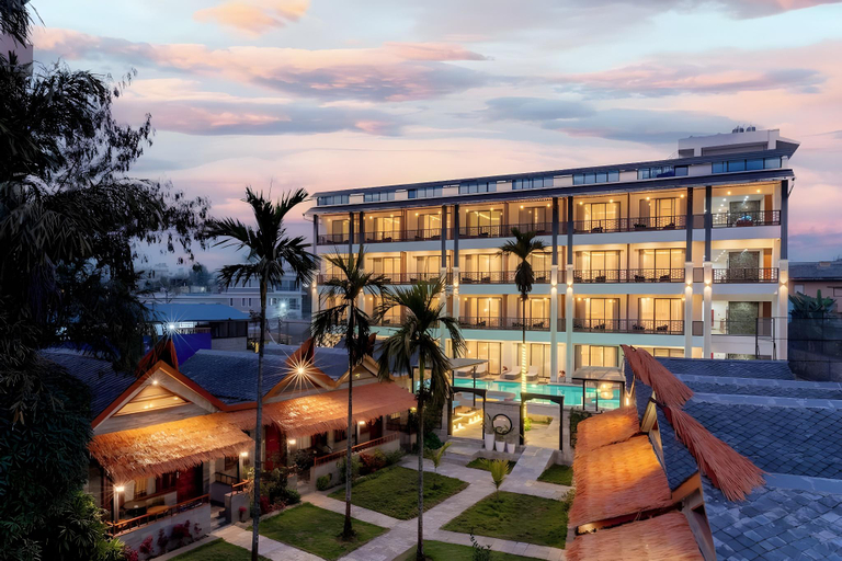 Exterior & Views