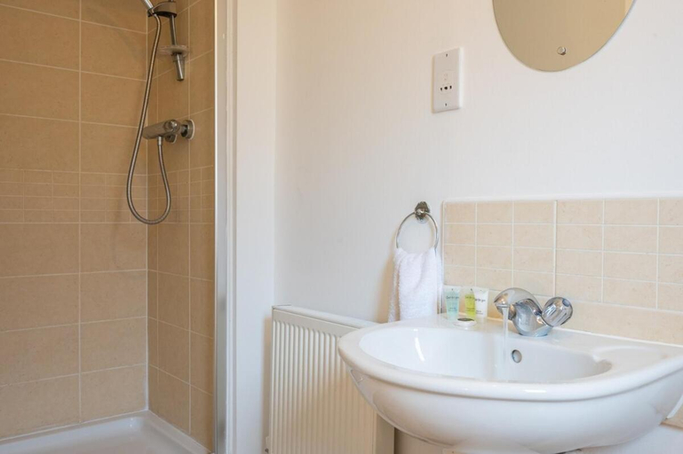 Bathroom 3, Atlanta's Residence by Ty SA, Newport