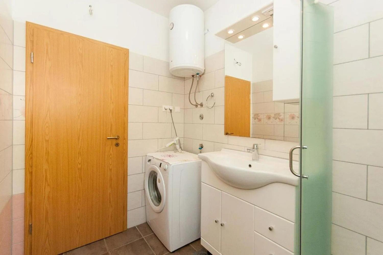 Bathroom 4, Apartments Pine and Sea, Omiš