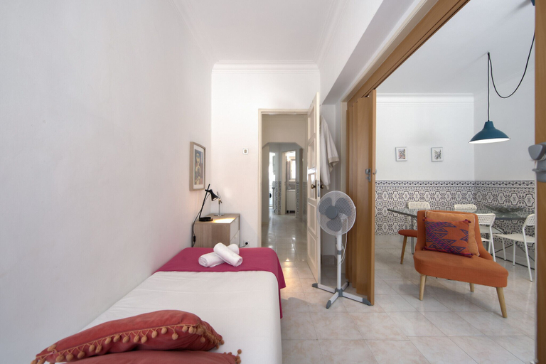 Room 2, Alameda Typical by Homing, Lisbon