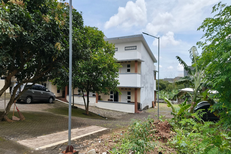 Exterior 2, Hotel O House Of Fosil Syariah, Semarang