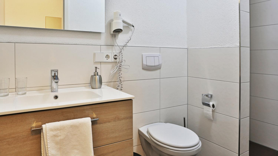 Bathroom 3, Hotel zum Hirsch, Germersheim