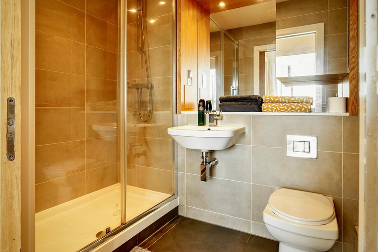 Bathroom 5, Modern Double Room, West Sussex
