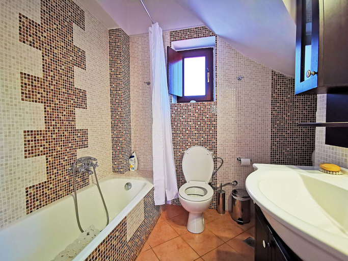 Bathroom 4, Anaroussa Diros Maisonette, Peloponnese