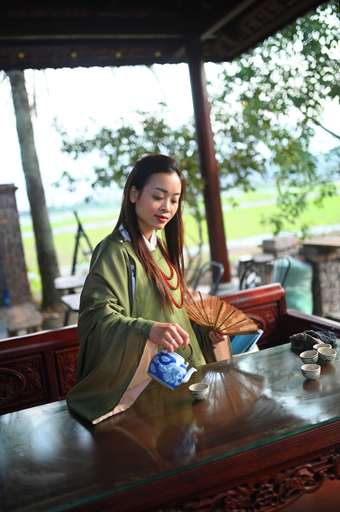 Outdoor dining, Y Van Cac Homestay, Hoa Lư