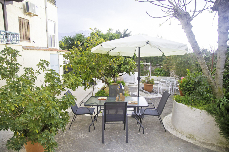 Outdoor dining 3, Areopolis Art Apartment, Peloponnese