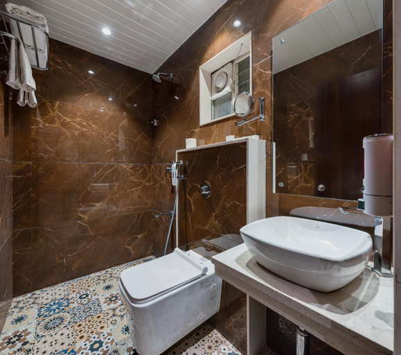 Bathroom 3, Hotel Town Palace Vijapur, Bijapur
