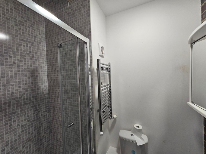 Bathroom 3, Iconic Jewellery Quarter Apartments, Birmingham