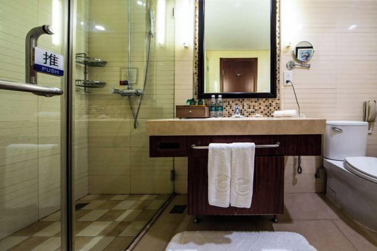 Bathroom 5, Hua Bin International Hotel, Beijing