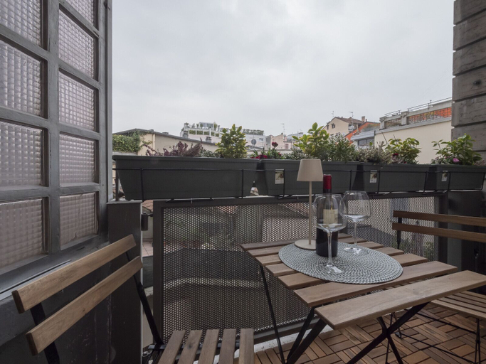 Outdoor dining 2, Brand new 2 BR With Balcony in Sempione, Milano