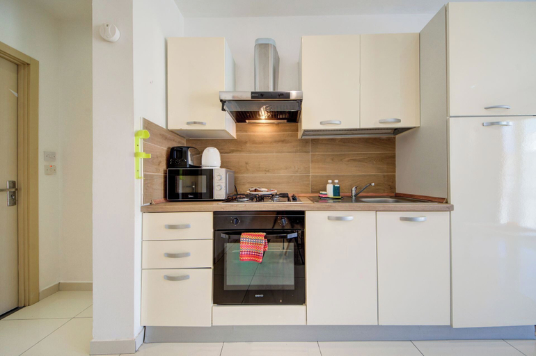 Private kitchen 5, Exclusive Holiday Flat Steps to the Sliema Shops