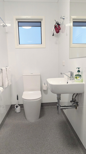 Bathroom 4, Proserpine Motor Lodge, Whitsunday