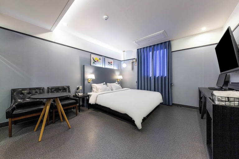 Room 4, Brown Dot Hotel Jinjuseong, Jinju