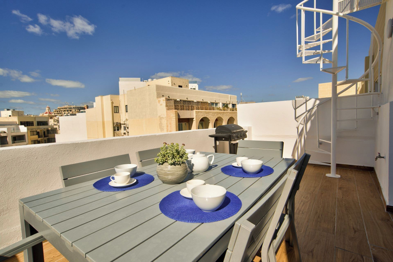 Balcony 2, Amazing Duplex Penthouse With Jacuzzi and BBQ