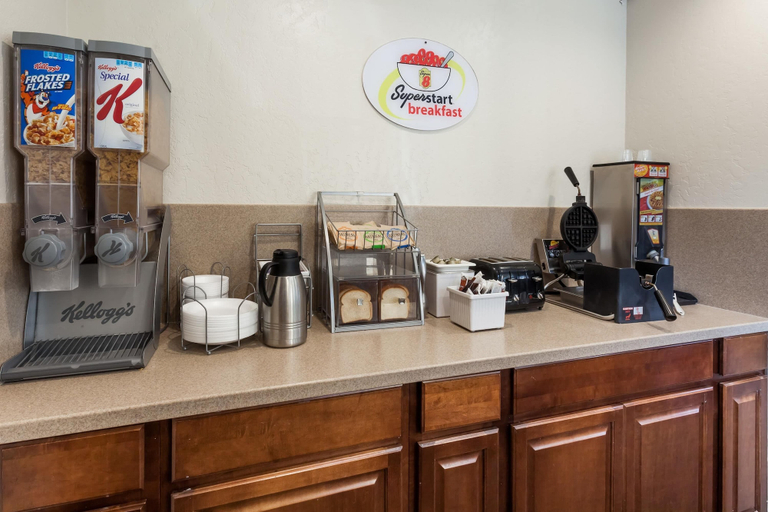 Food & Drinks 5, Super 8 by Wyndham Visalia, Tulare
