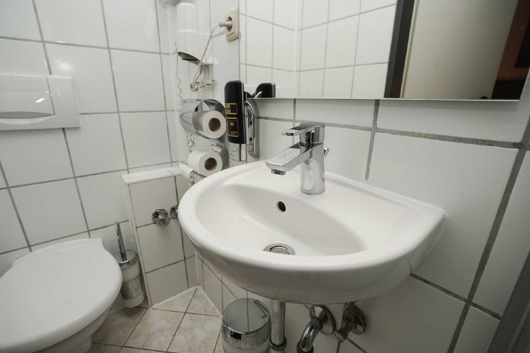 Bathroom 3, Little Paris Hotel, Frankfurt am Main