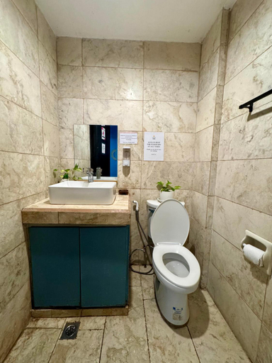 Bathroom 2, Cheese Hostel Manila, Makati City