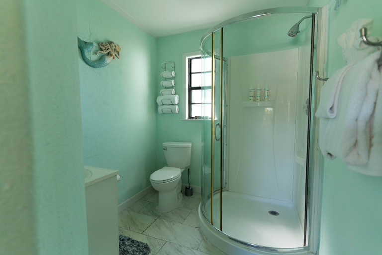 Bathroom 3, Cindy Villa, Monroe