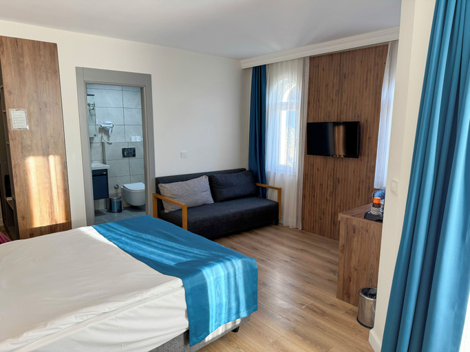 Bedroom 2, Premier Inn City, Antalya