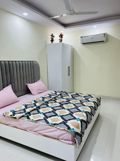 Room 5, Hotel Crystal Haven, Delhi