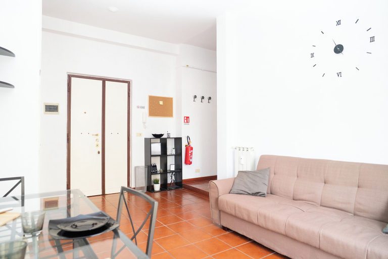Living area 4, Moderno bilocale a 10 min dal Colosseo, Roma