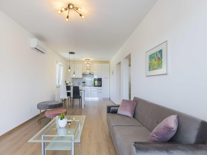 5, Apartment in Labin with Pool Beach Nearby, Labin
