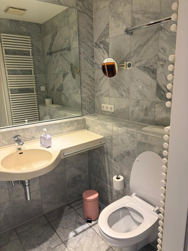 Bathroom 2, MARIOTTO am Burghof, Lörrach
