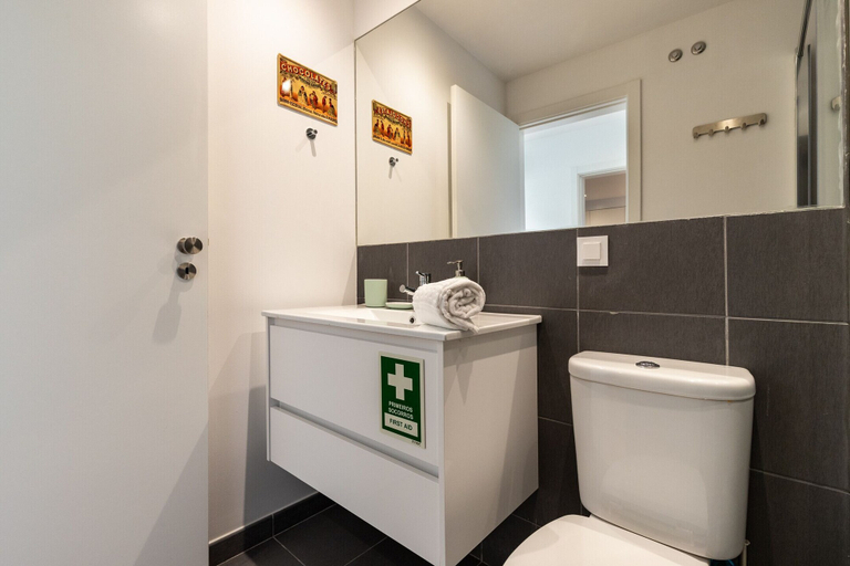 Bathroom 2, Belem Design Apartments by Homing, Lisbon