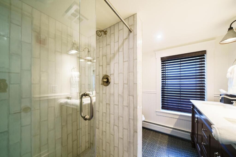 Bathroom 3, Green Trails Inn, Orange