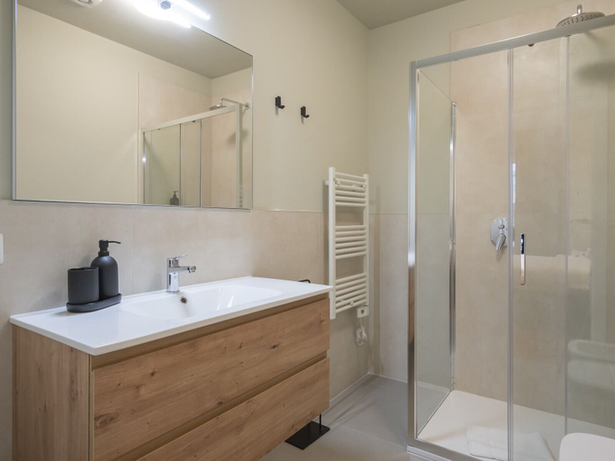 Bathroom 4, Brand new 2 BR With Balcony in Sempione, Milano