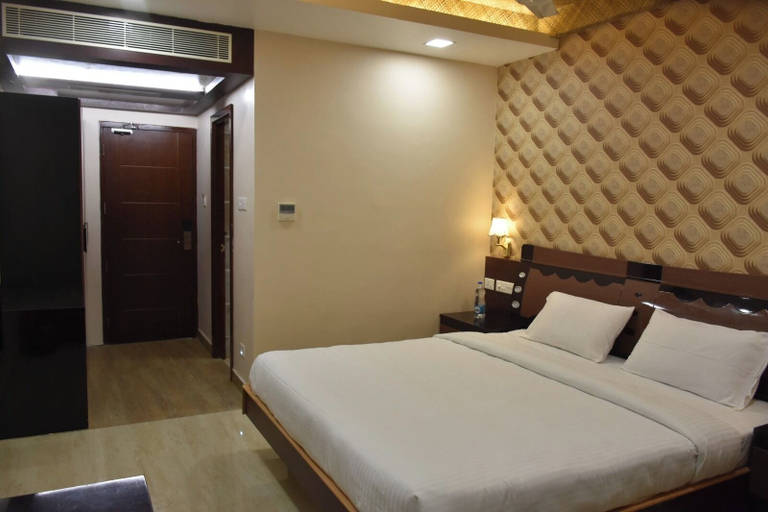Room 3, Sri Ram Grand Inn, Tirunelveli
