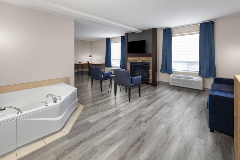 Bathroom 5, Super 8 by Wyndham Quebec City, Communauté-Urbaine-de-Québec