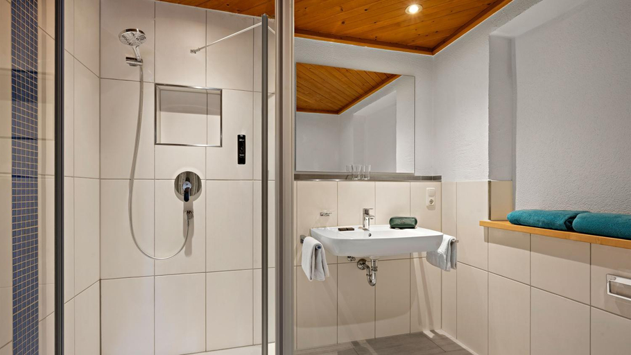 Shower 5, Hotel Bergsonne Allgau, Oberallgäu