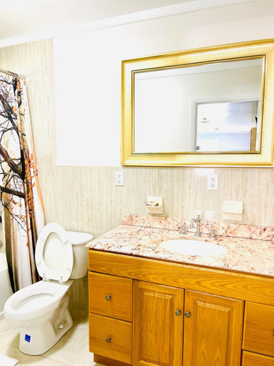 Bathroom 2, Dawson’s Hideaway