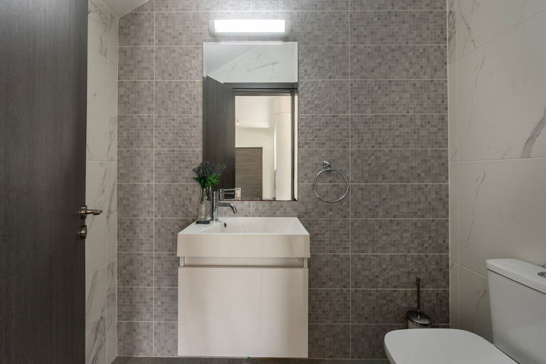 Bathroom 2, Napa Bay View Villa 8